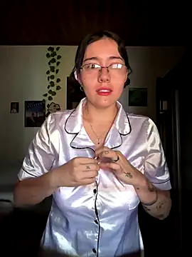 Snapshot of MitsuChan_ chatting on October 17, 1:25 pm MitsuChan online show from October 17, 1:25 pm