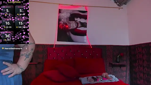 Snapshot of dirtyBBWplay chatting on December 16, 7:19 pm dirtyBBWplay online show from December 16, 7:19 pm