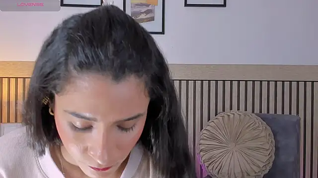 hanna mils online show from September 15, 3:39 am