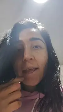 Snapshot of Elowyn chatting on May 20, 11:44 pm Elowyn online show from May 20, 11:44 pm