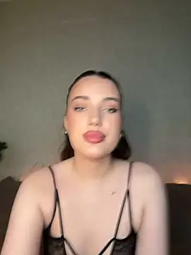 Snapshot of Ariana_Sanderss chatting on December 14, 9:47 am Ariana Sanderss online show from December 14, 9:47 am