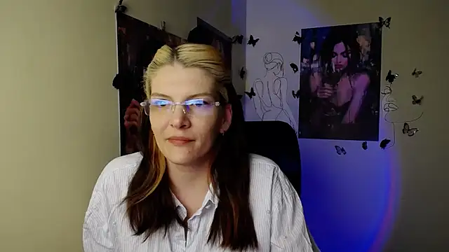 VanessaRey  online show from April 24, 4:20 pm