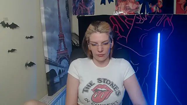 VanessaRey  online show from April 30, 8:57 pm