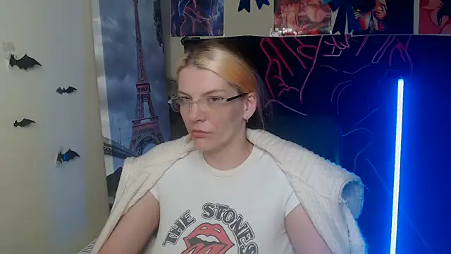 VanessaRey  online show from May 1, 9:14 am