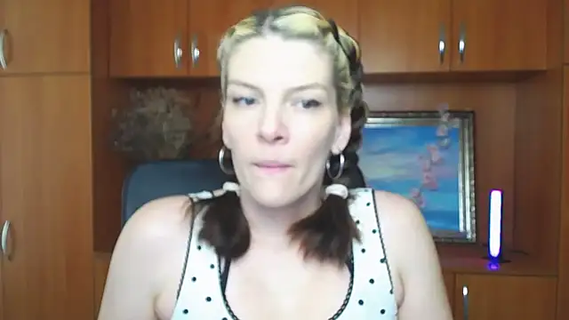 VanessaRey  online show from May 2, 2:55 pm
