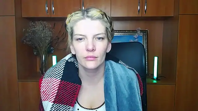 VanessaRey  online show from May 3, 6:30 am