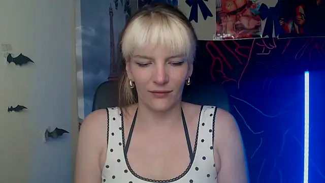 VanessaRey  online show from May 10, 4:23 pm