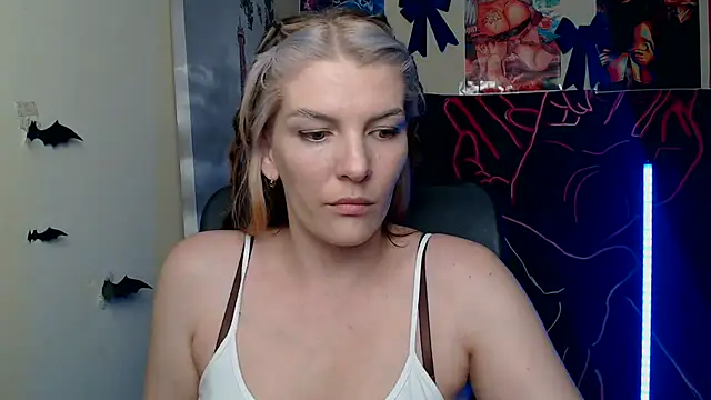 VanessaRey  online show from May 13, 3:20 pm