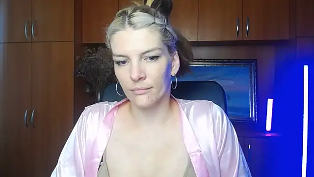 VanessaRey  online show from June 5, 6:52 am