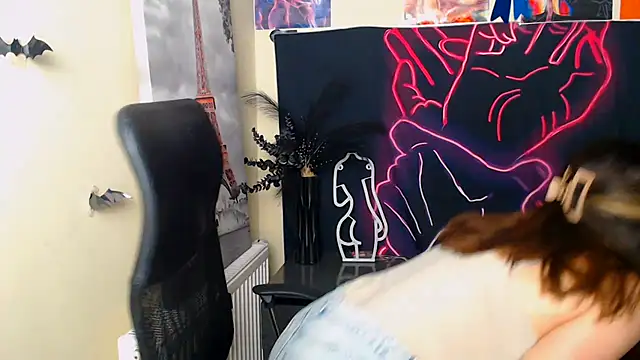 VanessaRey  online show from June 18, 6:24 am