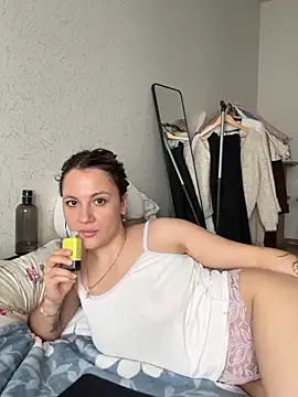 mollygirll online show from September 29, 9:25 am