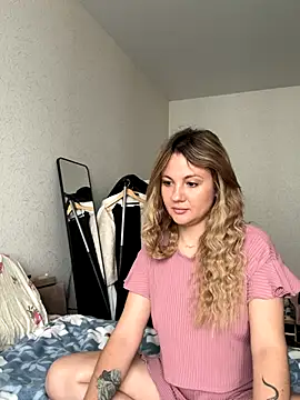 mollygirll online show from October 3, 9:17 am