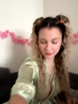 mollygirll online show from October 16, 9:32 am