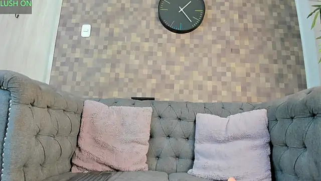 Snapshot of juliana_luque chatting on October 30, 12:17 pm juliana luque online show from October 30, 12:17 pm