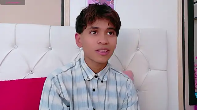 Snapshot of Ethan_Westt chatting on April 7, 8:31 pm Ethan Westt online show from April 7, 8:31 pm