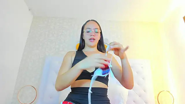 Snapshot of debora_scoot chatting on December 15, 10:52 am debora scoot online show from December 15, 10:52 am