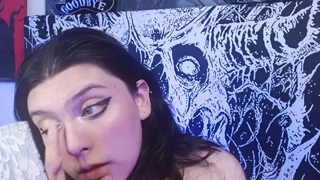 Snapshot of mikaskullcs chatting on September 13, 1:27 am mikaskullcs online show from September 13, 1:27 am