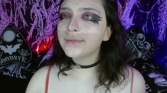 Snapshot of mikaskullcs chatting on September 19, 1:40 am mikaskullcs online show from September 19, 1:40 am