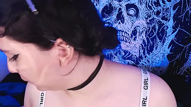 Snapshot of mikaskullcs chatting on September 22, 4:47 am mikaskullcs online show from September 22, 4:47 am