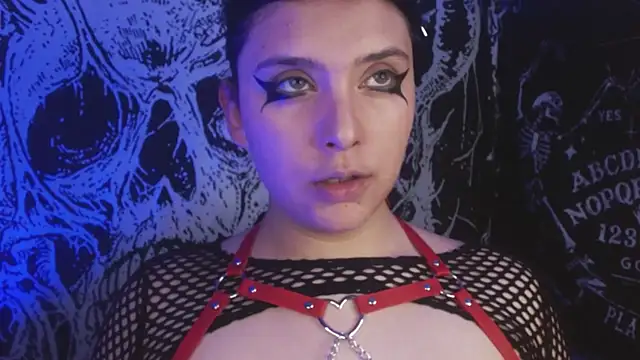 Snapshot of mikaskullcs chatting on September 26, 12:58 am mikaskullcs online show from September 26, 12:58 am