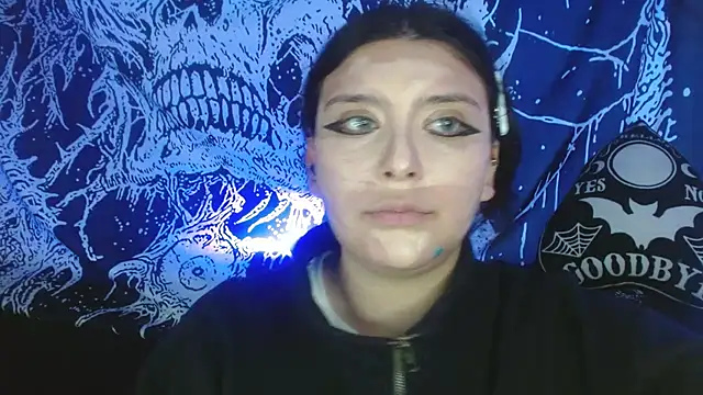 Snapshot of mikaskullcs chatting on October 1, 4:40 am mikaskullcs online show from October 1, 4:40 am