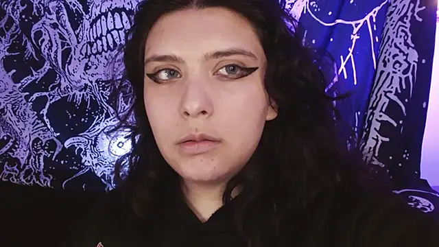 Snapshot of mikaskullcs chatting on October 7, 4:42 am mikaskullcs online show from October 7, 4:42 am