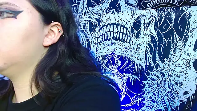 Snapshot of mikaskullcs chatting on October 8, 3:59 am mikaskullcs online show from October 8, 3:59 am