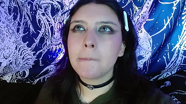 Snapshot of mikaskullcs chatting on October 9, 4:21 am mikaskullcs online show from October 9, 4:21 am