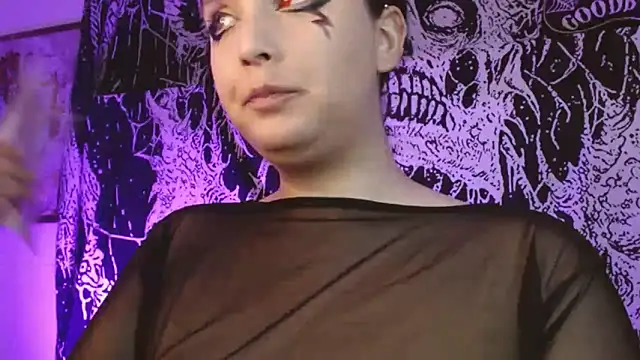 Snapshot of mikaskullcs chatting on December 21, 9:55 pm mikaskullcs online show from December 21, 9:55 pm