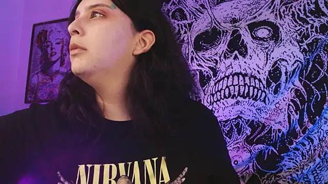 Snapshot of mikaskullcs chatting on January 13, 6:46 pm mikaskullcs online show from January 13, 6:46 pm