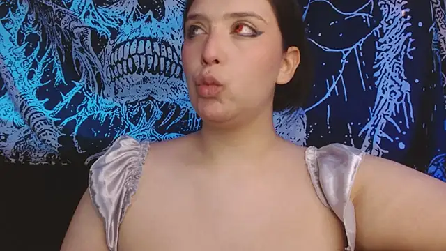 Snapshot of mikaskullcs chatting on February 3, 9:20 pm mikaskullcs online show from February 3, 9:20 pm