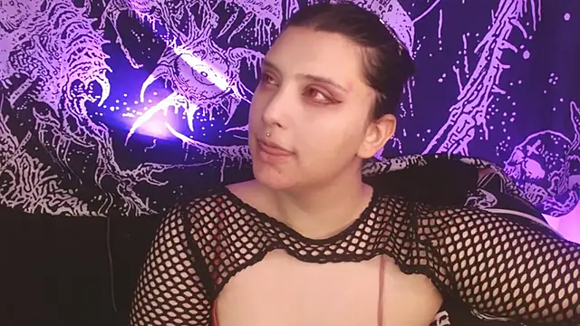 Snapshot of mikaskullcs chatting on February 9, 10:25 pm mikaskullcs online show from February 9, 10:25 pm