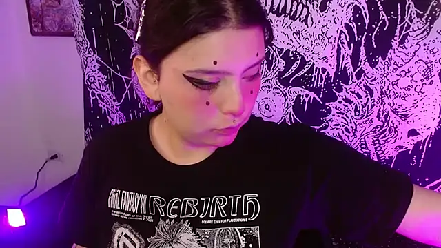 Snapshot of mikaskullcs chatting on February 24, 8:07 pm mikaskullcs online show from February 24, 8:07 pm