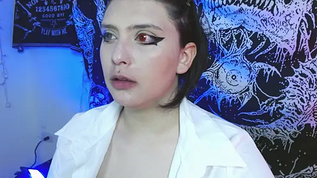 Snapshot of mikaskullcs chatting on March 7, 10:07 pm mikaskullcs online show from March 7, 10:07 pm