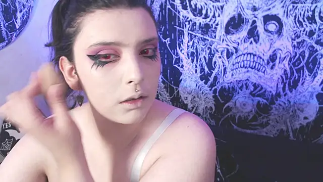 Snapshot of mikaskullcs chatting on March 21, 10:13 pm mikaskullcs online show from March 21, 10:13 pm