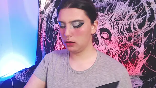 Snapshot of mikaskullcs chatting on April 3, 10:24 am mikaskullcs online show from April 3, 10:24 am