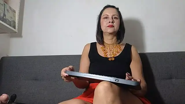 Amadamilf1980 online show from October 18, 2:18 pm