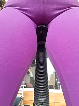 Amadamilf1980 online show from December 4, 3:10 pm