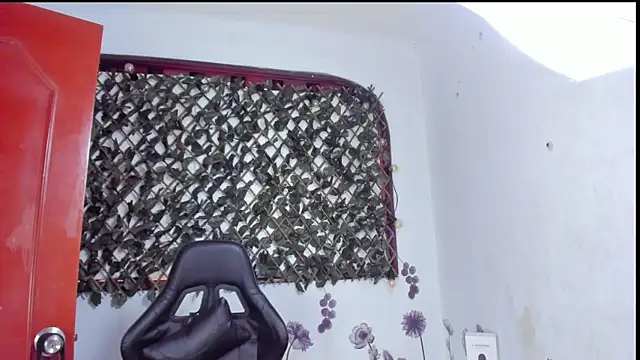 Sarahbrowm  online show from October 9, 6:06 pm