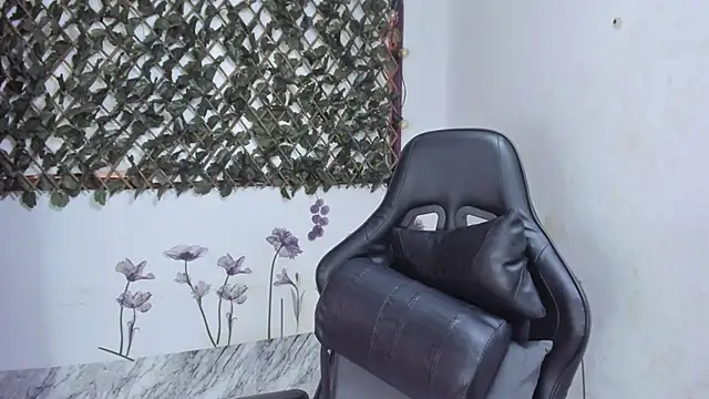 Sarahbrowm  online show from October 20, 7:03 pm