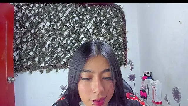 Sarahbrowm  online show from November 21, 9:57 pm