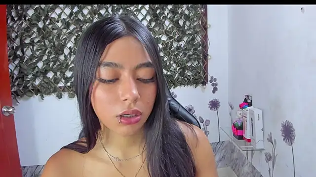 Sarahbrowm  online show from November 22, 7:13 pm