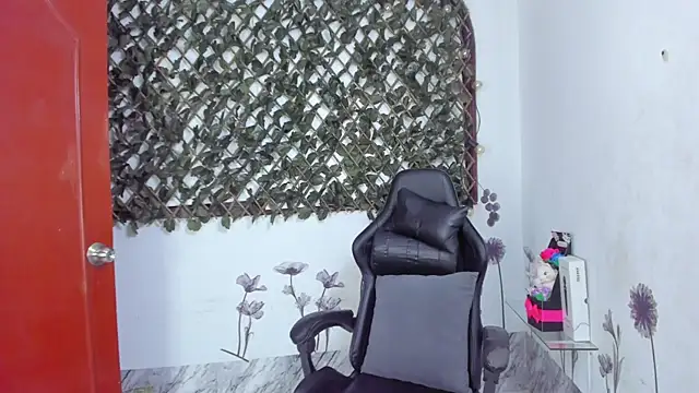 Sarahbrowm  online show from November 26, 9:27 pm