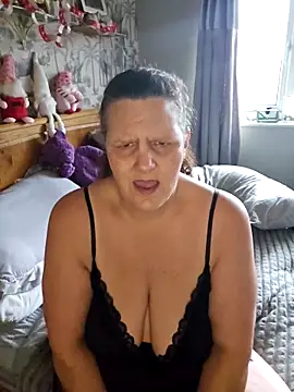 MissQueenBeex online show from December 18, 11:05 am