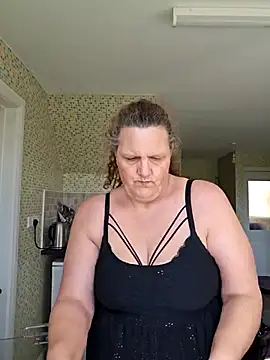 MissQueenBeex online show from April 16, 12:06 pm