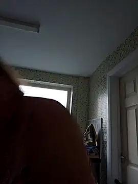 MissQueenBeex online show from April 19, 5:45 pm