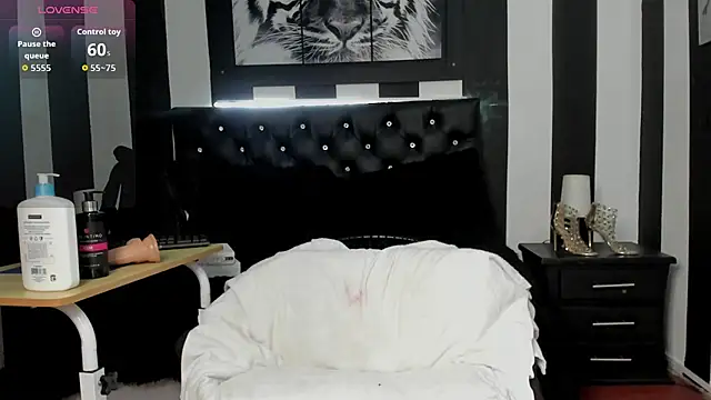 dirtyplayluna online show from September 25, 12:20 pm