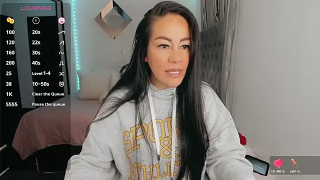 Snapshot of j_lovee chatting on March 23, 8:04 am j lovee online show from March 23, 8:04 am