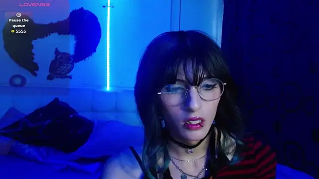 Snapshot of goth_minerva chatting on September 23, 1:47 pm goth minerva online show from September 23, 1:47 pm