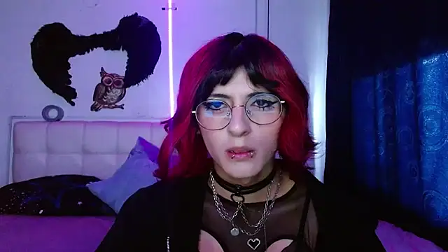 Snapshot of goth_minerva chatting on October 5, 1:31 pm goth minerva online show from October 5, 1:31 pm